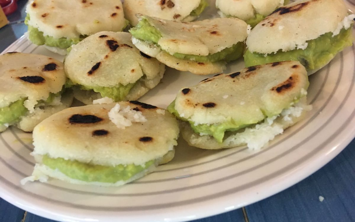 panini con guacamole di avocado