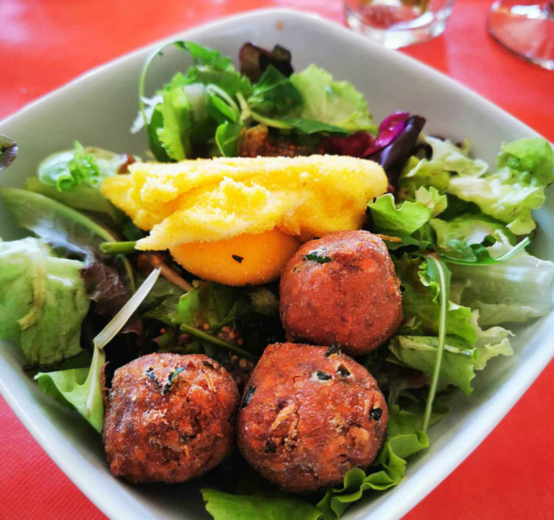 uovo-poche-insalatina-polpette